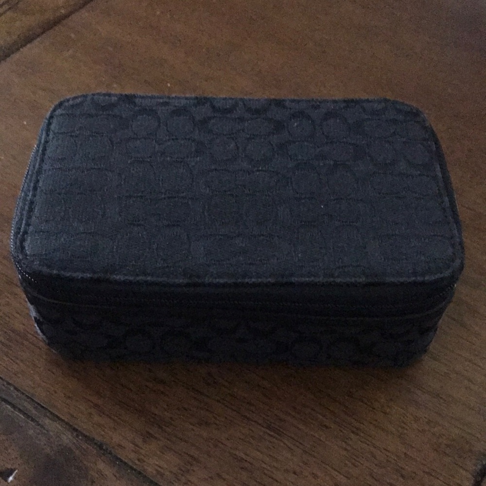 Pre owned Coach travel jewelry case black nice! Rare